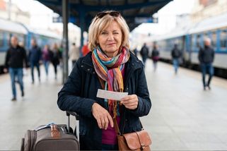 Vzpoura babiček: Proč dnešní seniorky odmítají dělat bezplatné chůvy a chtějí konečně žít - Médium.cz